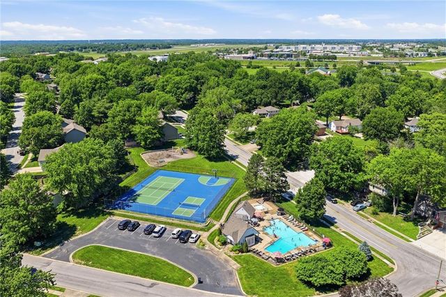1500 Yorkshire Drive, Lee's Summit, MO 64086