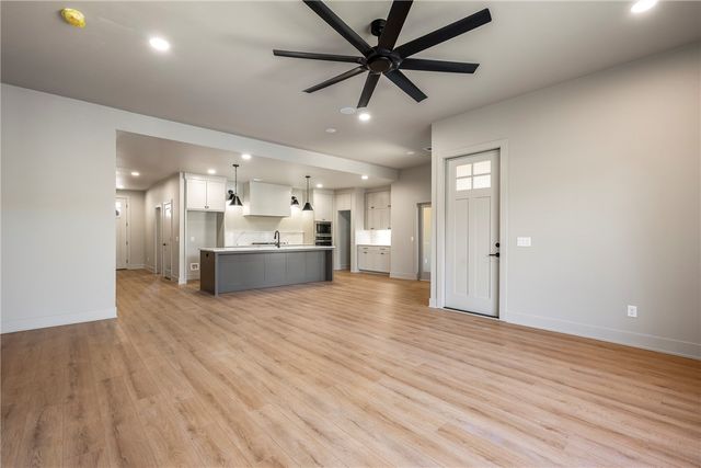 30 Lyndhurst Drive, Bella Vista, AR 72714