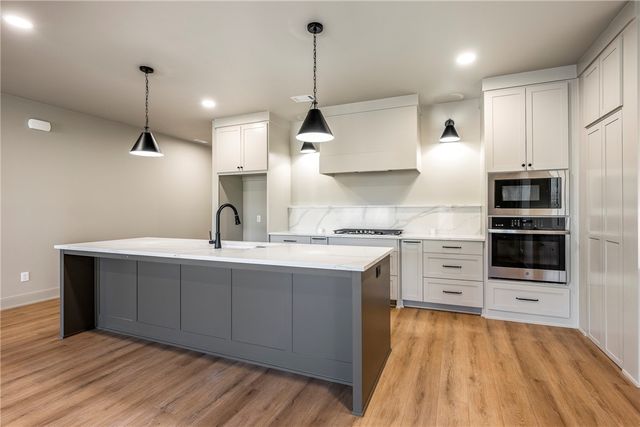 30 Lyndhurst Drive, Bella Vista, AR 72714