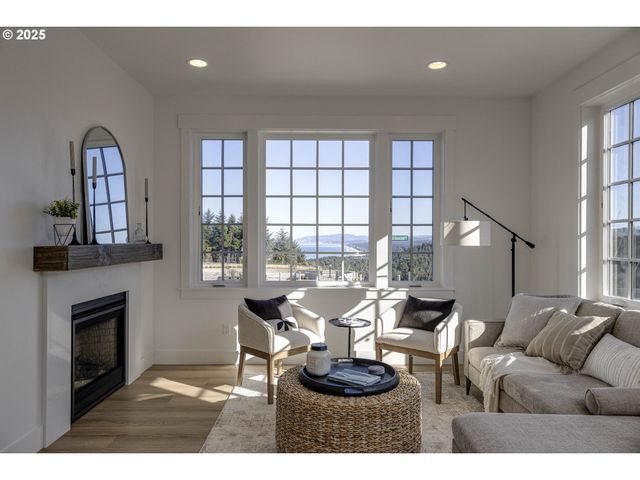 1152 Ne Seascape Ave 13, Depoe Bay, OR 97341