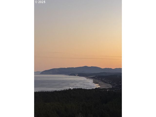 1152 Ne Seascape Ave 13, Depoe Bay, OR 97341