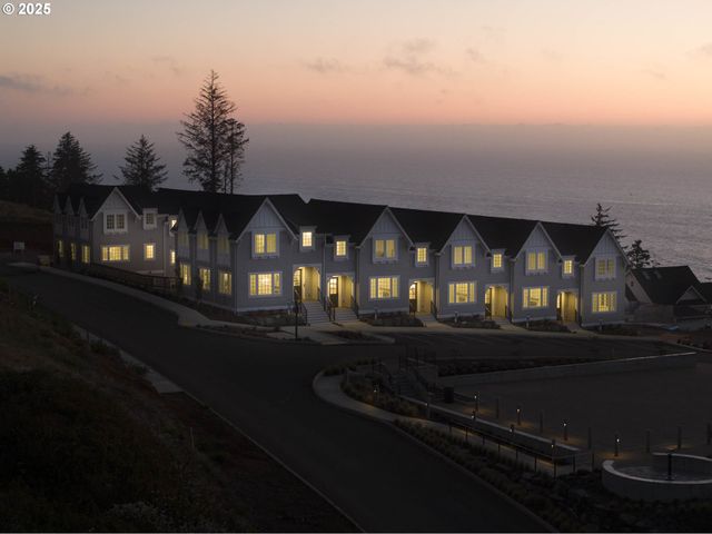 1152 Ne Seascape Ave 13, Depoe Bay, OR 97341