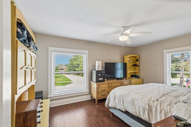 213 W Maple Avenue, Libertyville, IL 60048