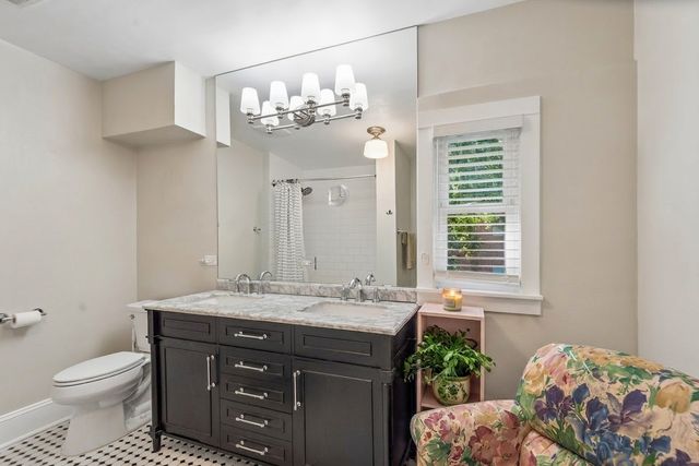 213 W Maple Avenue, Libertyville, IL 60048