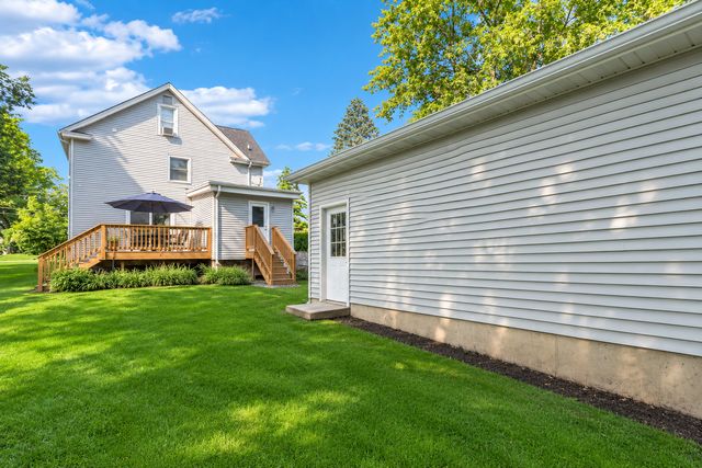213 W Maple Avenue, Libertyville, IL 60048