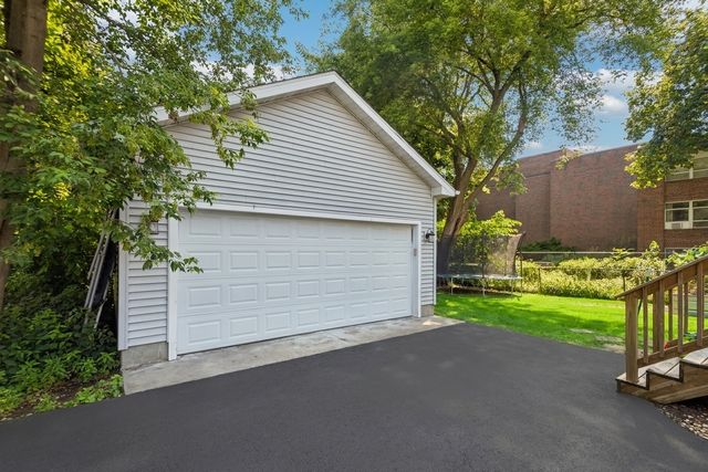 213 W Maple Avenue, Libertyville, IL 60048