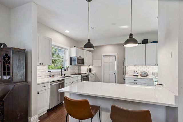 213 W Maple Avenue, Libertyville, IL 60048