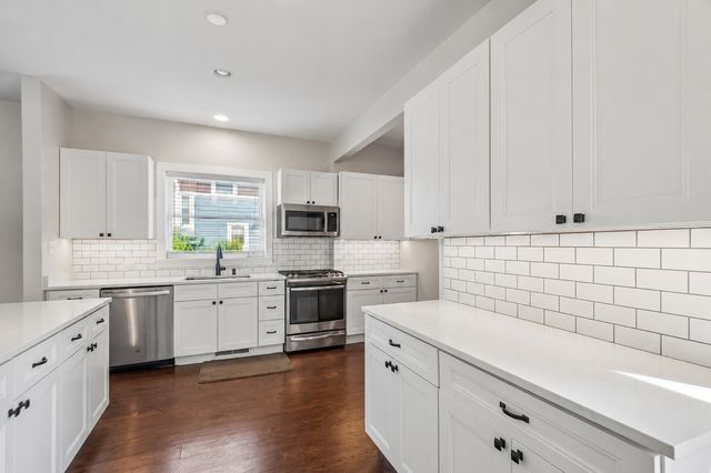 213 W Maple Avenue, Libertyville, IL 60048