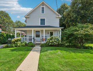213 W Maple Avenue, Libertyville, IL 60048