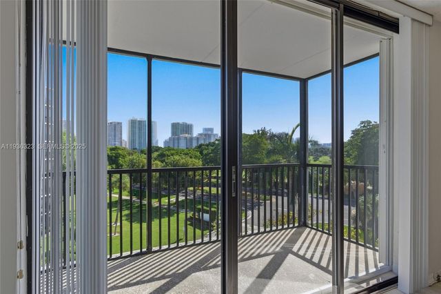 3401 N Country Club Dr 519, Aventura, FL 33180