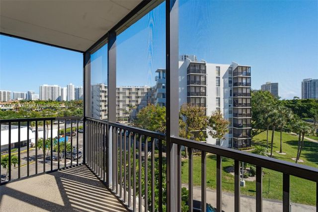 3401 N Country Club Dr 519, Aventura, FL 33180