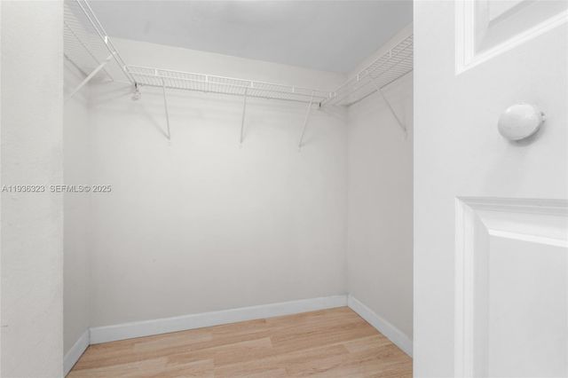 3401 N Country Club Dr 519, Aventura, FL 33180