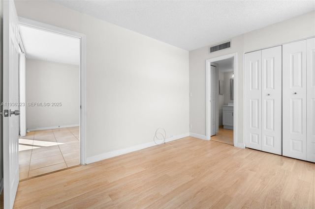 3401 N Country Club Dr 519, Aventura, FL 33180