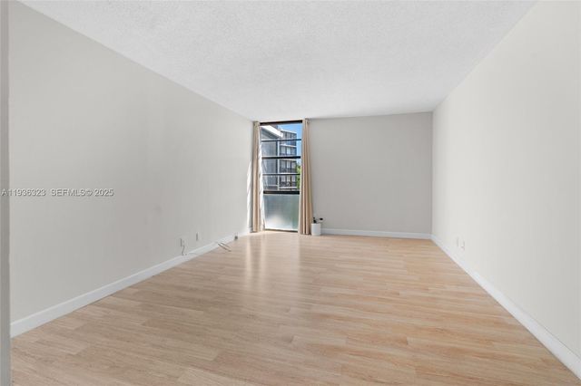 3401 N Country Club Dr 519, Aventura, FL 33180