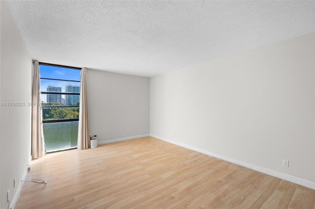 3401 N Country Club Dr 519, Aventura, FL 33180