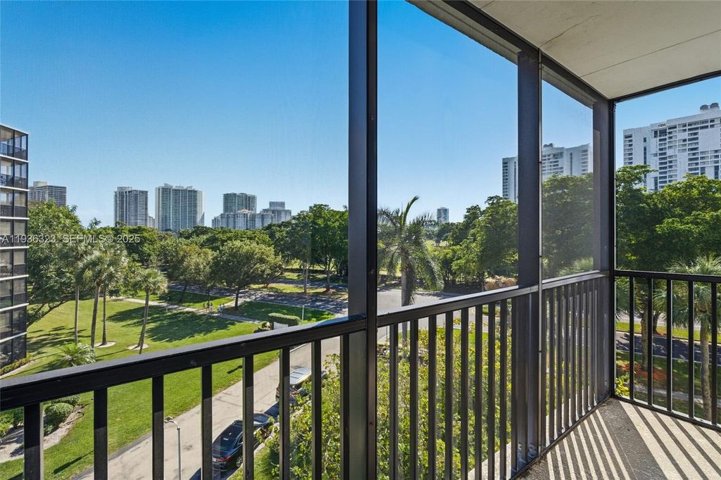 3401 N Country Club Dr 519, Aventura, FL 33180