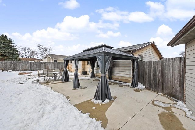 2915 Thornapple COURT, Racine, WI 53402