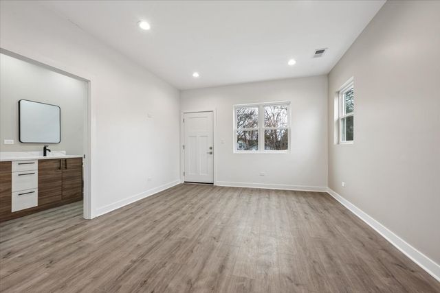 1721 W Arthur Avenue, Chicago, IL 60626