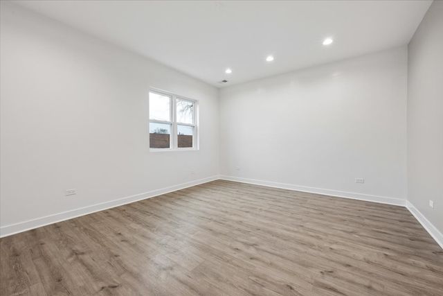 1721 W Arthur Avenue, Chicago, IL 60626