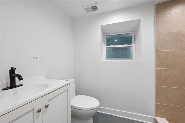 1721 W Arthur Avenue, Chicago, IL 60626