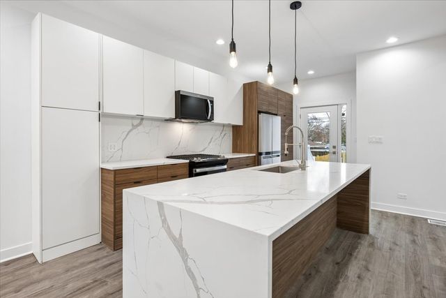 1721 W Arthur Avenue, Chicago, IL 60626