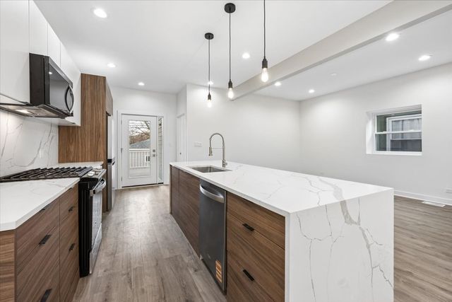 1721 W Arthur Avenue, Chicago, IL 60626