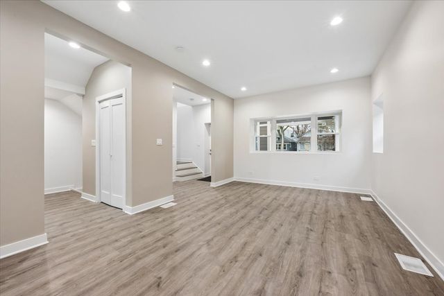1721 W Arthur Avenue, Chicago, IL 60626