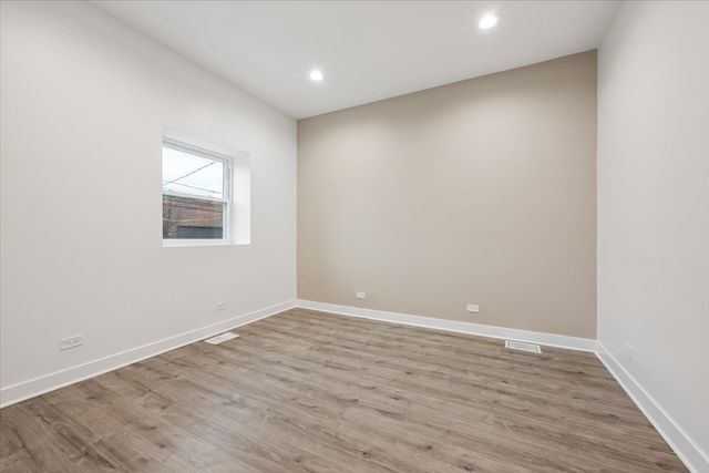 1721 W Arthur Avenue, Chicago, IL 60626