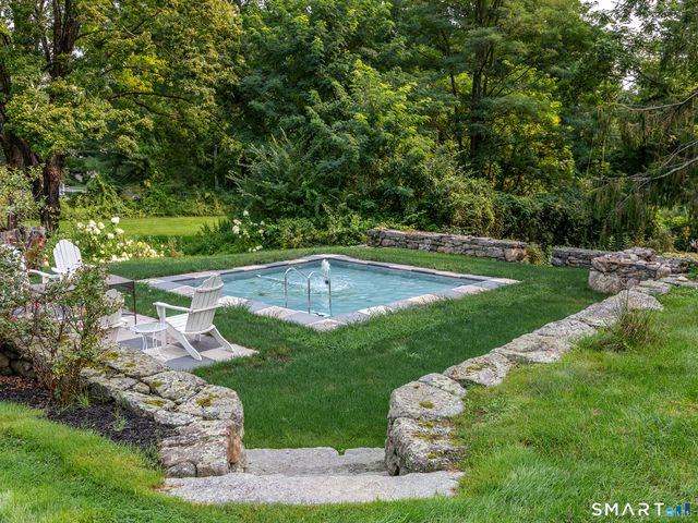 552 Breakneck Hill Road, Middlebury, CT 06762
