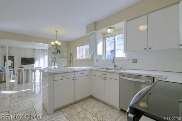 29230 Bermuda Lane, Southfield, MI 48076