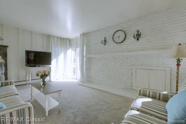 29230 Bermuda Lane, Southfield, MI 48076