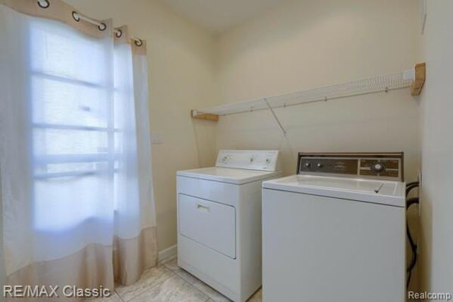 29230 Bermuda Lane, Southfield, MI 48076