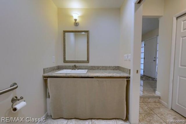 29230 Bermuda Lane, Southfield, MI 48076