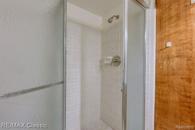 29230 Bermuda Lane, Southfield, MI 48076