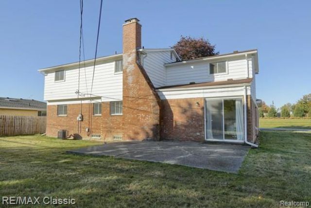 29230 Bermuda Lane, Southfield, MI 48076