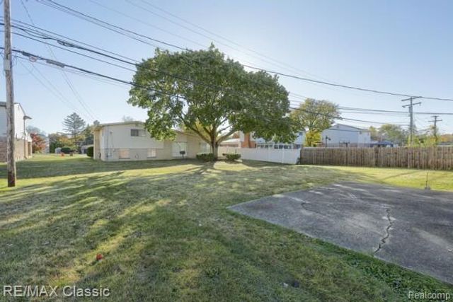 29230 Bermuda Lane, Southfield, MI 48076