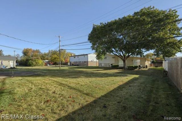 29230 Bermuda Lane, Southfield, MI 48076