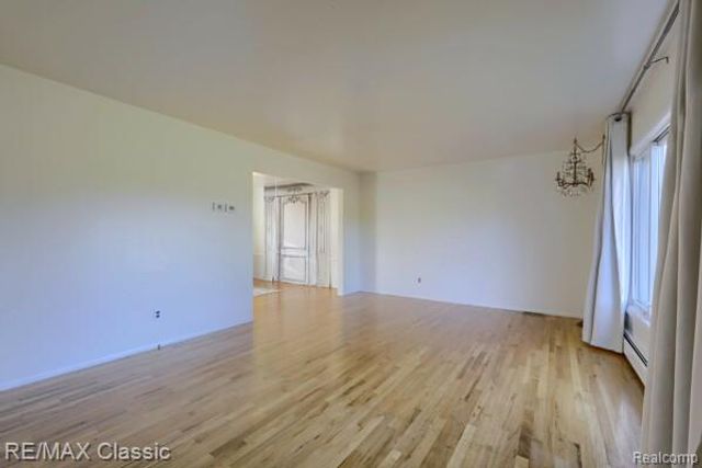 29230 Bermuda Lane, Southfield, MI 48076