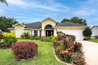 242 SW Amesbury Ave Avenue, Port St Lucie, FL 34953