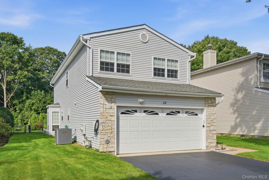 28 Colony Drive, Holbrook, NY 11741 — photo 3