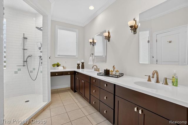 11467 Bay Shore Drive, Fenton, MI 48430