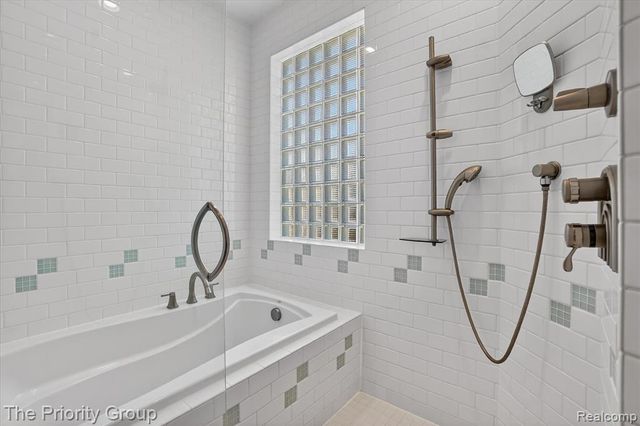 11467 Bay Shore Drive, Fenton, MI 48430