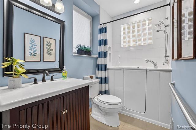 11467 Bay Shore Drive, Fenton, MI 48430