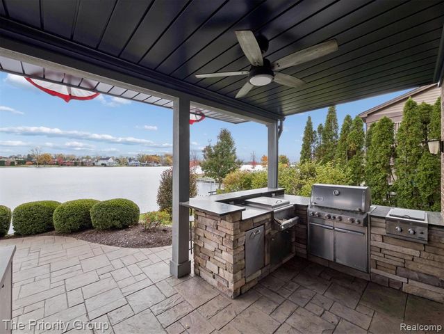 11467 Bay Shore Drive, Fenton, MI 48430