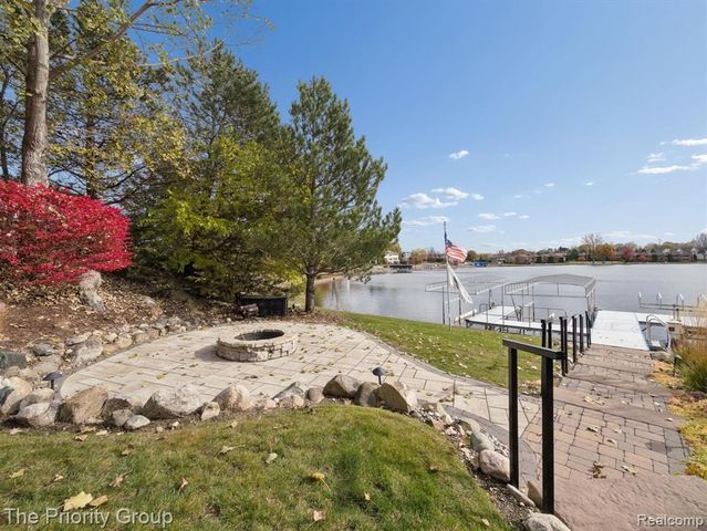 11467 Bay Shore Drive, Fenton, MI 48430