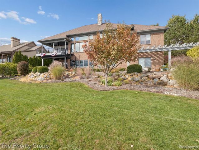 11467 Bay Shore Drive, Fenton, MI 48430