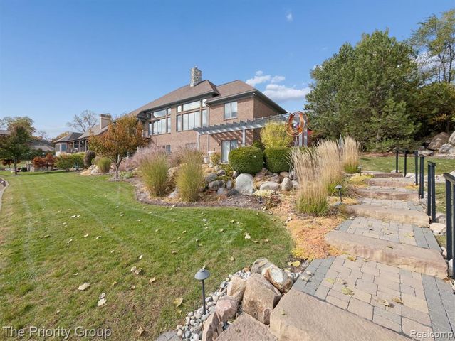 11467 Bay Shore Drive, Fenton, MI 48430