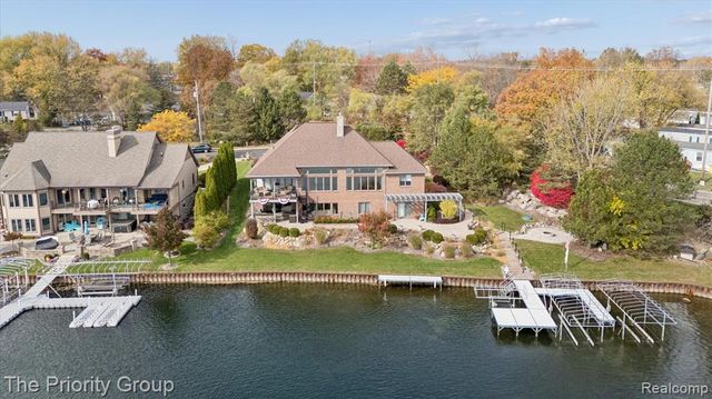 11467 Bay Shore Drive, Fenton, MI 48430