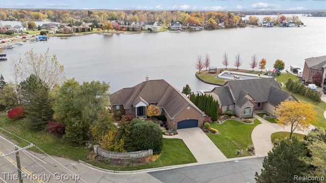 11467 Bay Shore Drive, Fenton, MI 48430