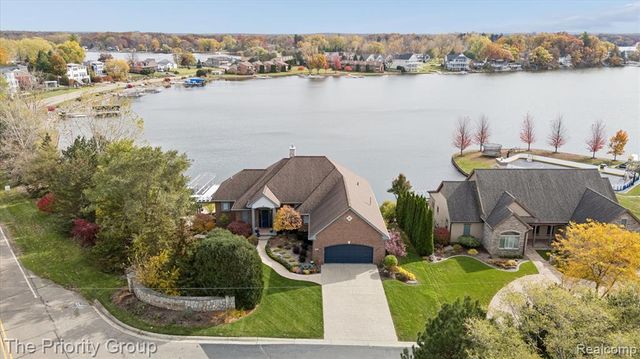 11467 Bay Shore Drive, Fenton, MI 48430